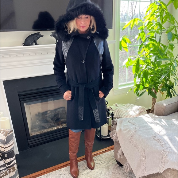 Dino Gaspari 100% Angora coat withh leatherr trim - Picture 1 of 5